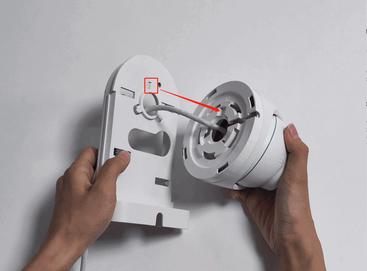 Attach the Camera to the Bracket