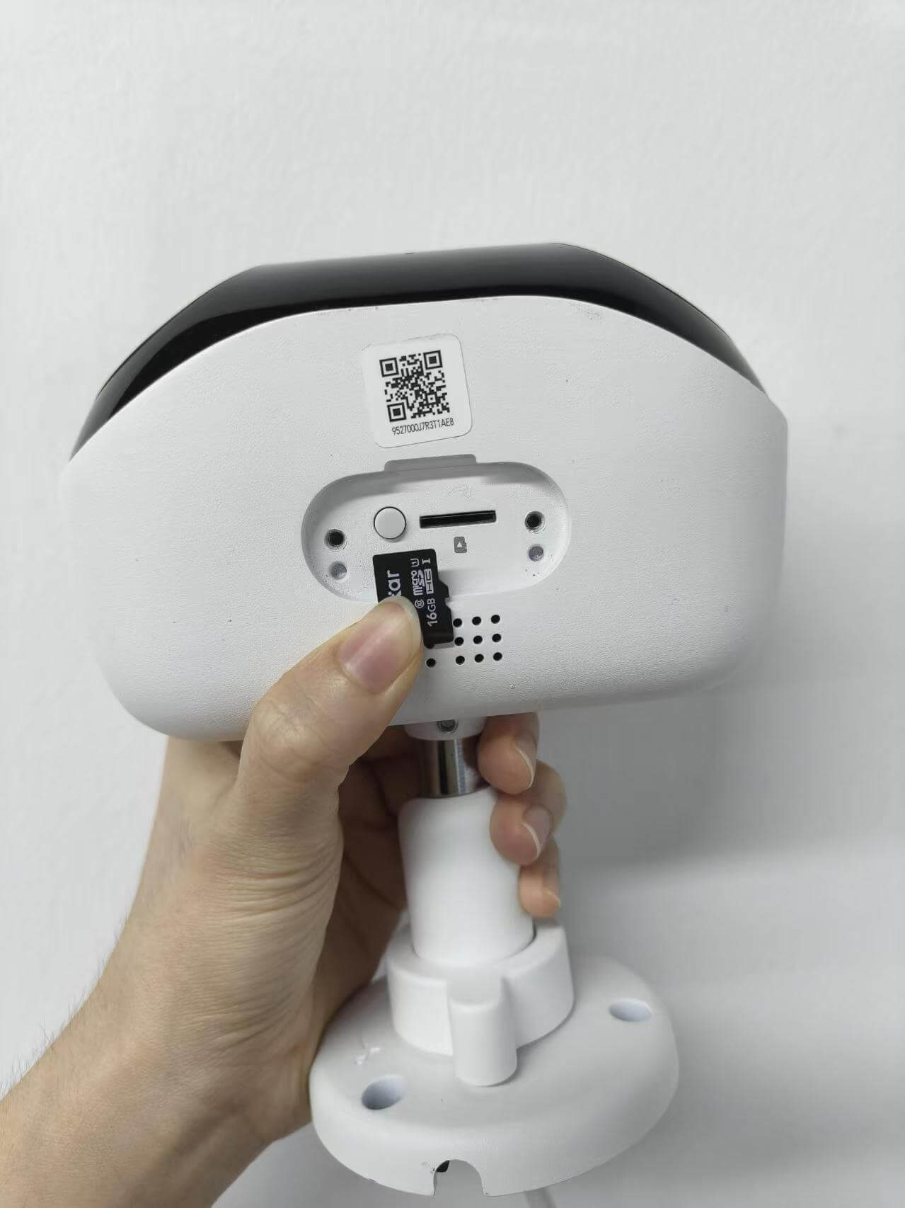 insert sd card to elite camera