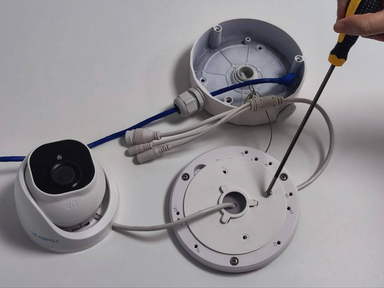 Secure the mounting plate